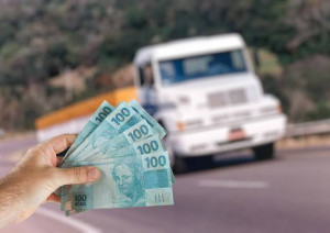 Auxílio Emergencial de R$ 600 e “Bolsa-caminhoneiro” começam a ser pagos
